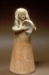 Beeldje van een vrouwelijke tamboerijnspeelster, uit Shikmona aan de noordkust van Israël, 9e-8e eeuw v.Chr.